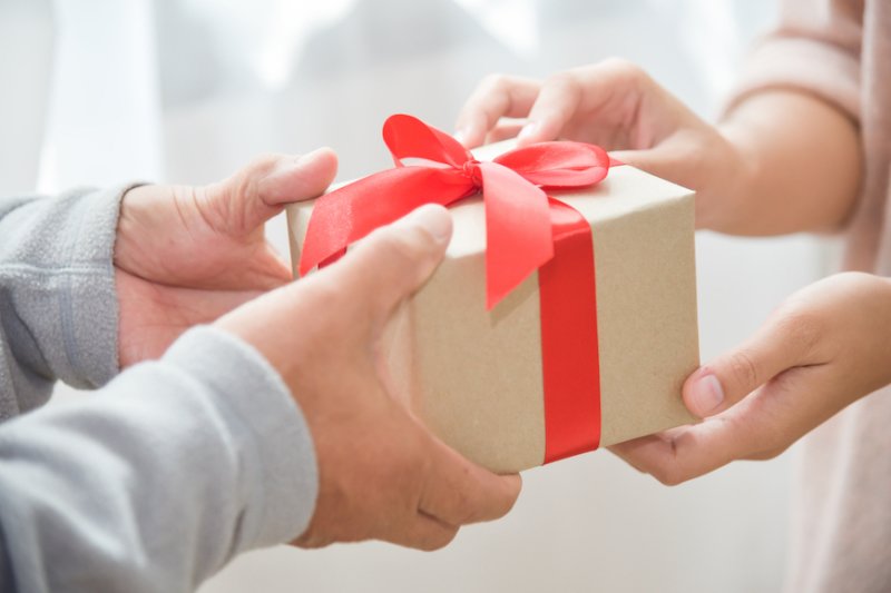 Oslňte ho parfémem, který mu bude vonět. Zdroj: eggeegg / Shutterstock, Inc.