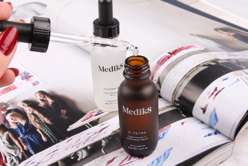 Retinol obsahují pleťová séra, pleťové krémy a balzámy