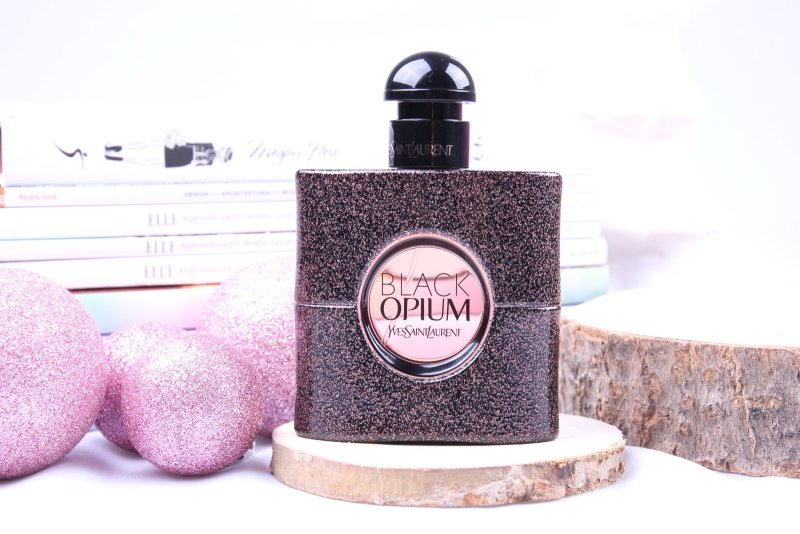 Parfém Black Opium od YSL patří k oblíbeným stálicím.