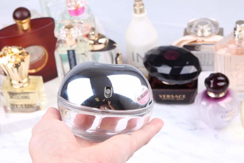 Přečtěte si recenzi na parfém Donna Karen Fresh Blossom »