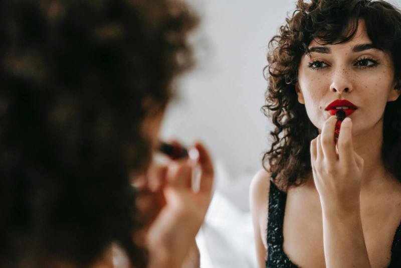 3 a více důvodů, že nosit rtěnku má smysl. Zdroj: www.pexels.com